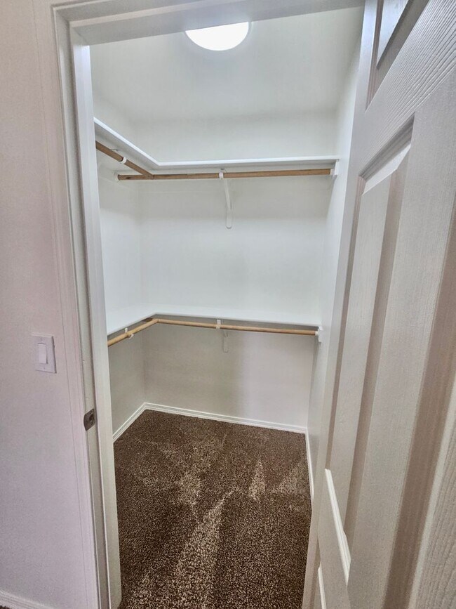 Building Photo - Beautiful remodeled 2 bed 2 bath home in P...