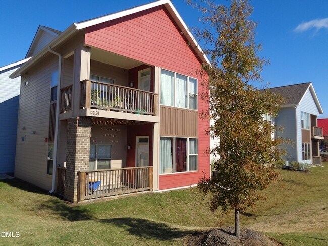 Building Photo - 4021 Blackstone Dr