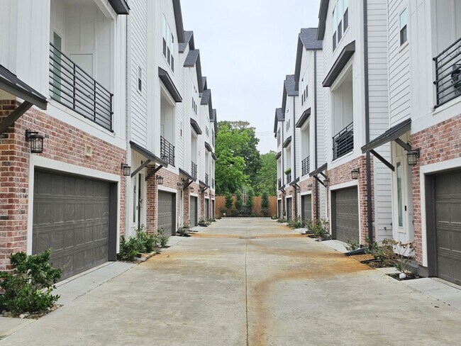 Building Photo - 954 Fisher St