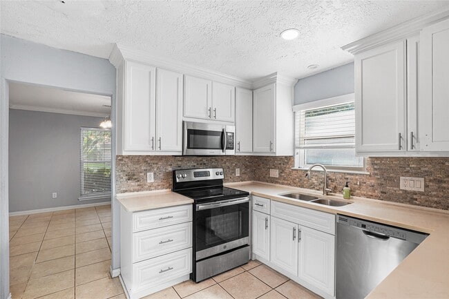 Building Photo - 6002 McKnight St