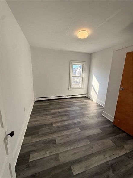 Building Photo - 60 Hendricks St