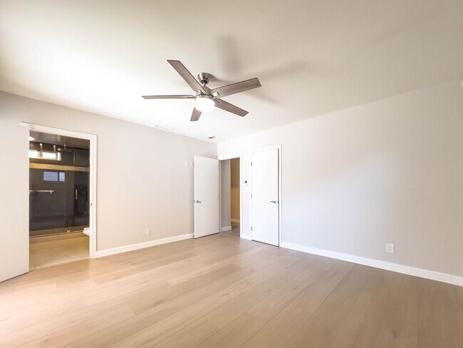 Building Photo - 15424 Camarillo St