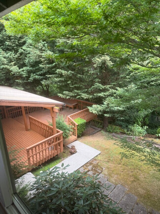 Building Photo - $3900.00 3 Bedroom 2.5 Bath Modern Style Home in Kirkland