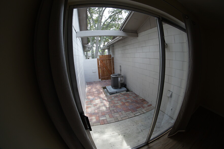 Building Photo - 6159 Sandcrest Cir