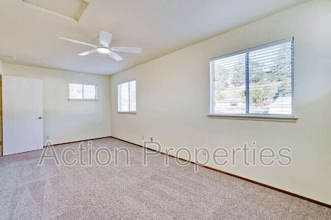 Building Photo - 3322 Shasta Dr