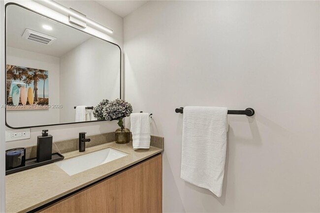 Building Photo - 121 NE 5th St