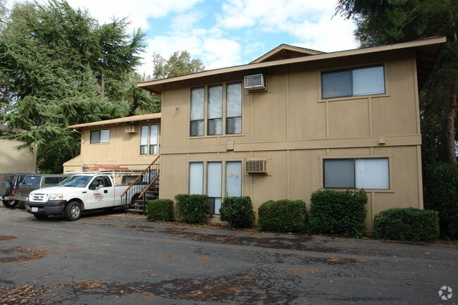 Primary Photo - 828 W Sacramento Ave