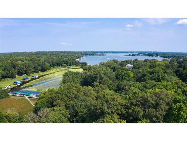 Building Photo - 5585 Orchard Cove