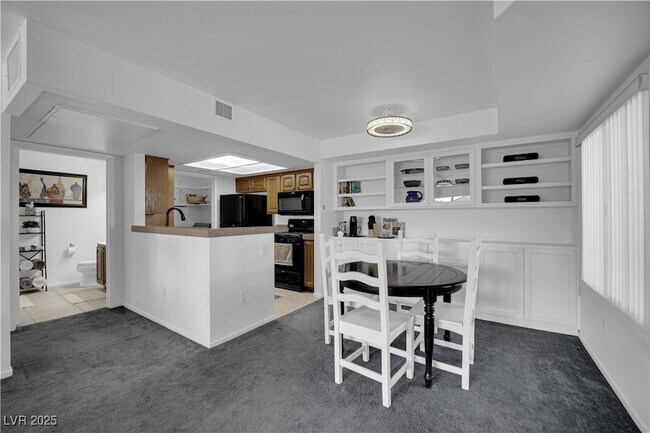 Building Photo - 1909 Mountain Hills Ct