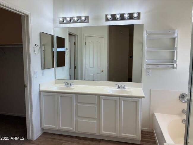 Building Photo - 6511 W Range Mule Dr