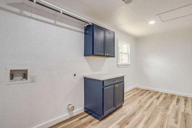 Building Photo - 521 Mesquite Ave N