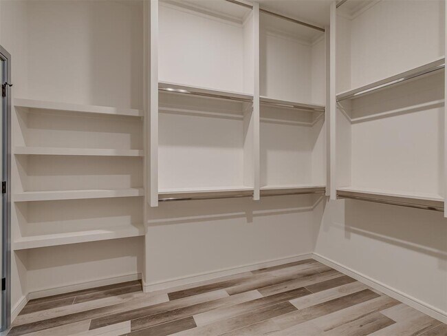Building Photo - 9332 SW 33rd Pl