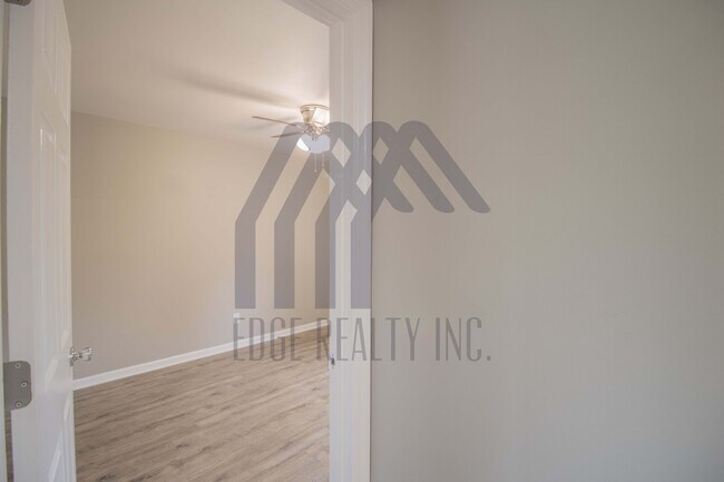 Building Photo - 1253 Roberts Way