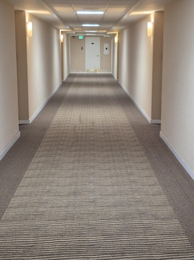 Building Photo - 600 W 9th St