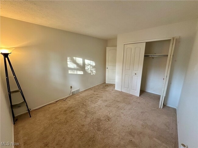 Building Photo - 6192 Jaycox Rd