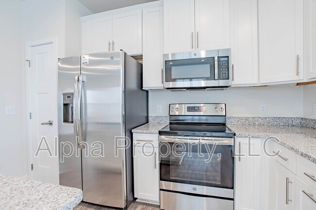 Building Photo - 215 Clearwood Dr