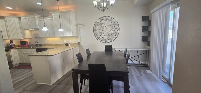 Building Photo - Beautiful 3 Bed 3.5 Bath in Riverton!!