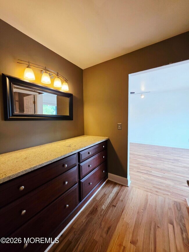Building Photo - 97 Cotswold Cir