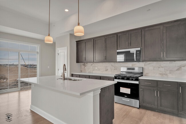 Building Photo - 8022 Bradley Dr