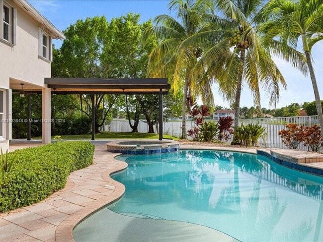 Building Photo - 926 Marina Dr