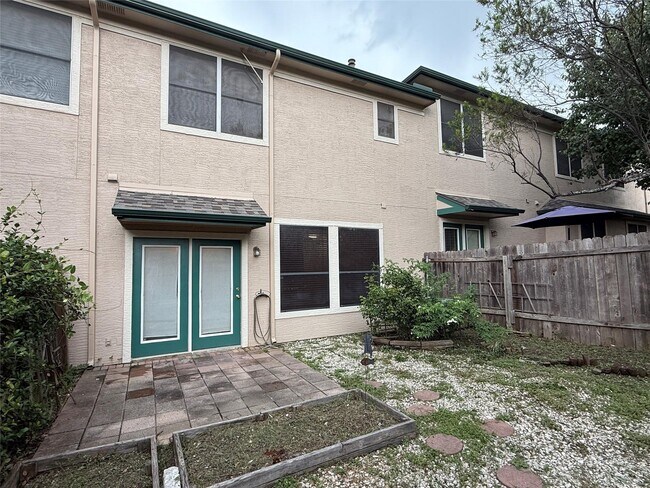 Building Photo - 2100 Pipers Field Dr