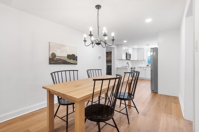 Building Photo - 211 Della Ln