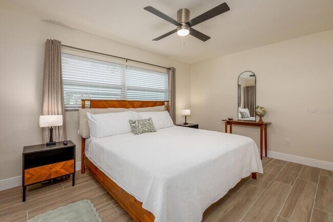 Building Photo - 16114 5th St E