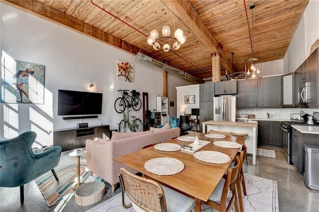 Building Photo - 170 Boulevard SE