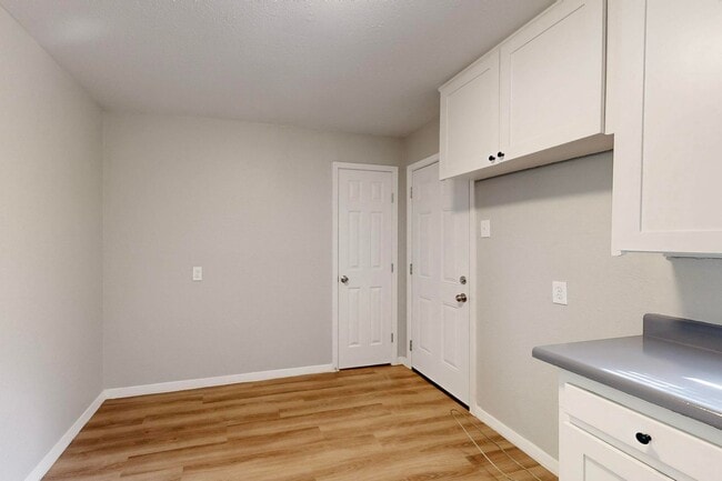 Building Photo - Charming 2-Bedroom Cottage with Big Backyard