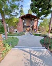 Building Photo - Stylish Condo with Pool, Fitness Center & ...