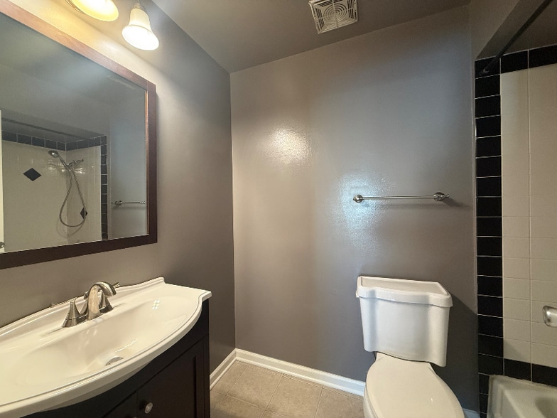 Building Photo - 3108 Roberts Dr