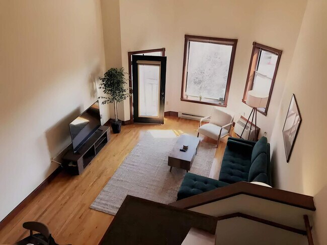 Building Photo - 402 W Dayton St