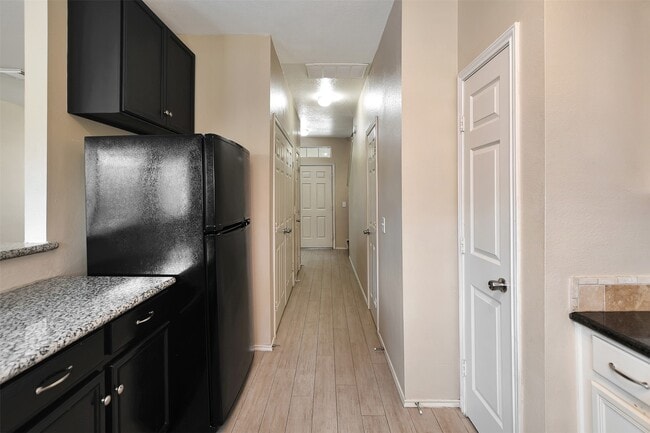 Building Photo - 23624 Wildwood Green Way