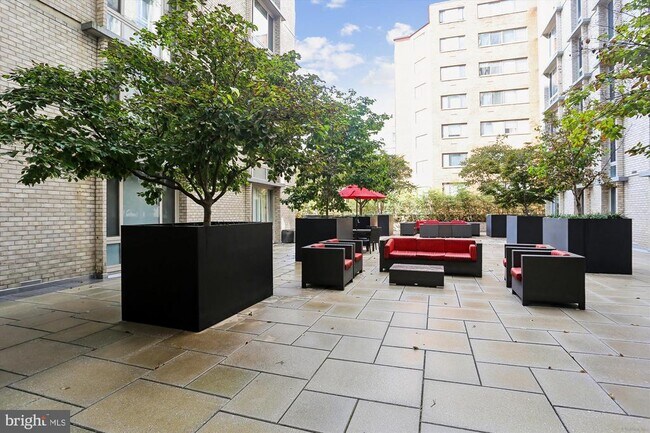 Primary Photo - 950 25th St NW