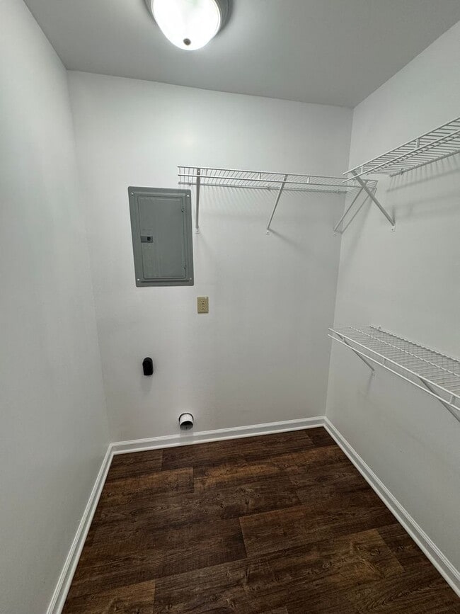 Building Photo - 1581 Roberts Rd