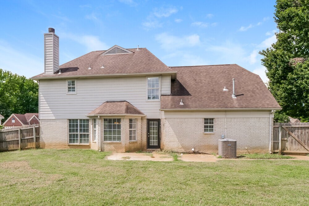 Building Photo - 5554 Lakefront Dr