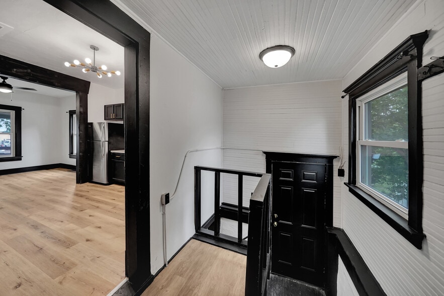 Building Photo - 705 New Hampshire St