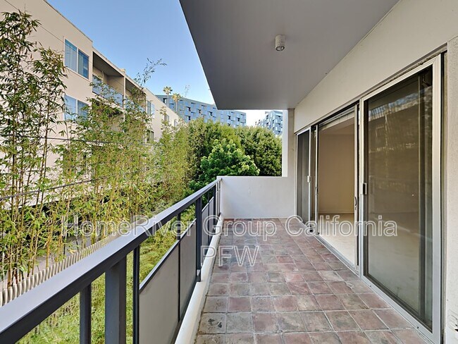 Building Photo - 1155 N La Cienega Blvd