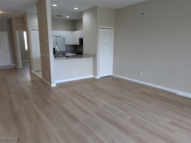 Building Photo - 2933 Santa Barbara Blvd