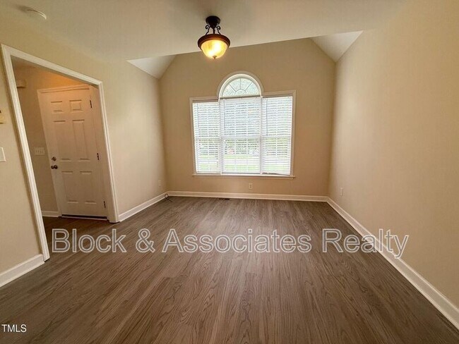 Building Photo - 404 Springside Dr