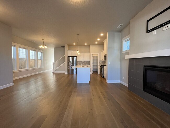 Building Photo - 3-Bedroom Home in Reed’s Crossing with Luxurious Primary Suite & Open Floor Plan, Fireplace, Wash...