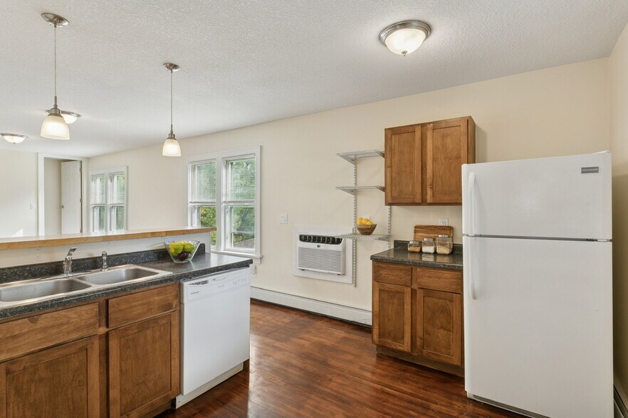 Building Photo - 3242 Hayes St NE