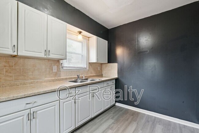 Building Photo - 1310 Almon Ave