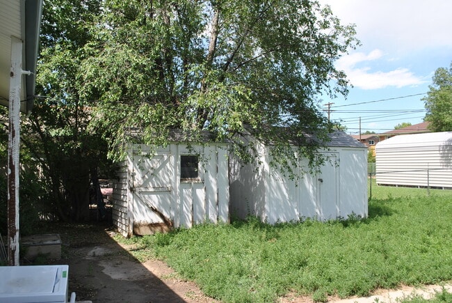 Building Photo - 1421 McArthur Ave