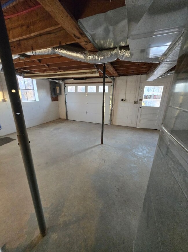 Building Photo - Charming 3-Bedroom, 2-Bathroom Brick Home for Rent