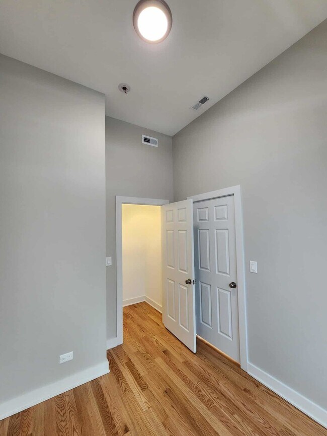 Building Photo - 6321 S Eberhart Ave