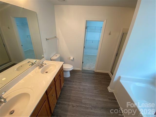 Building Photo - 1425 Eastway Dr