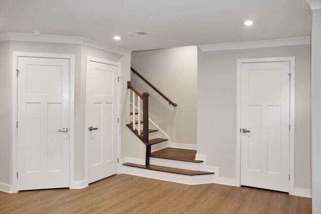 Building Photo - 2061 Lockwood Dr