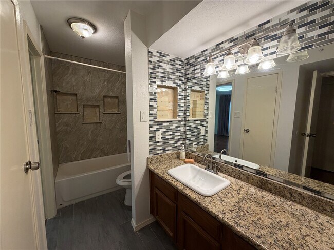 Building Photo - 6602 Harbor Town Dr
