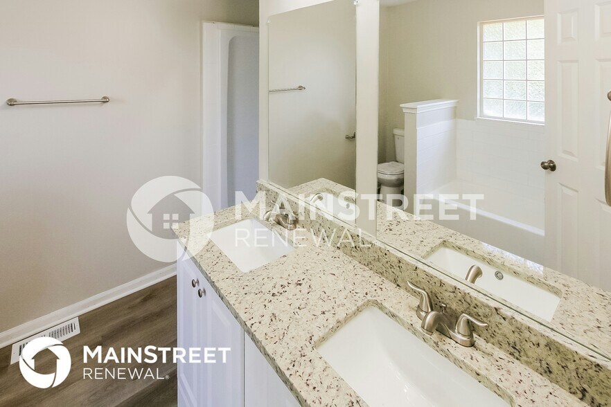 Building Photo - 11210 N Ditman Ave